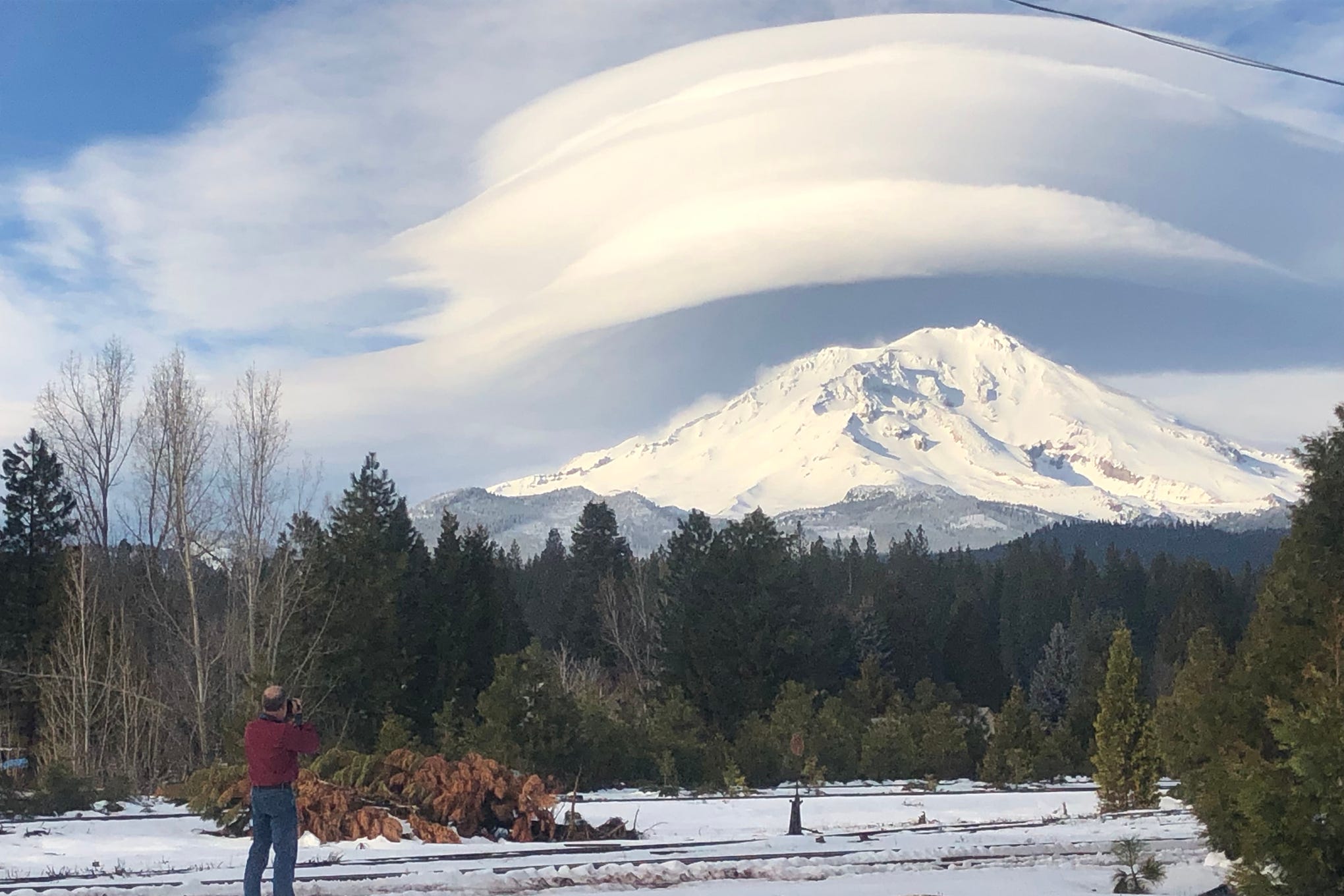 A lens shaped lenticular as seen from McCloud.
