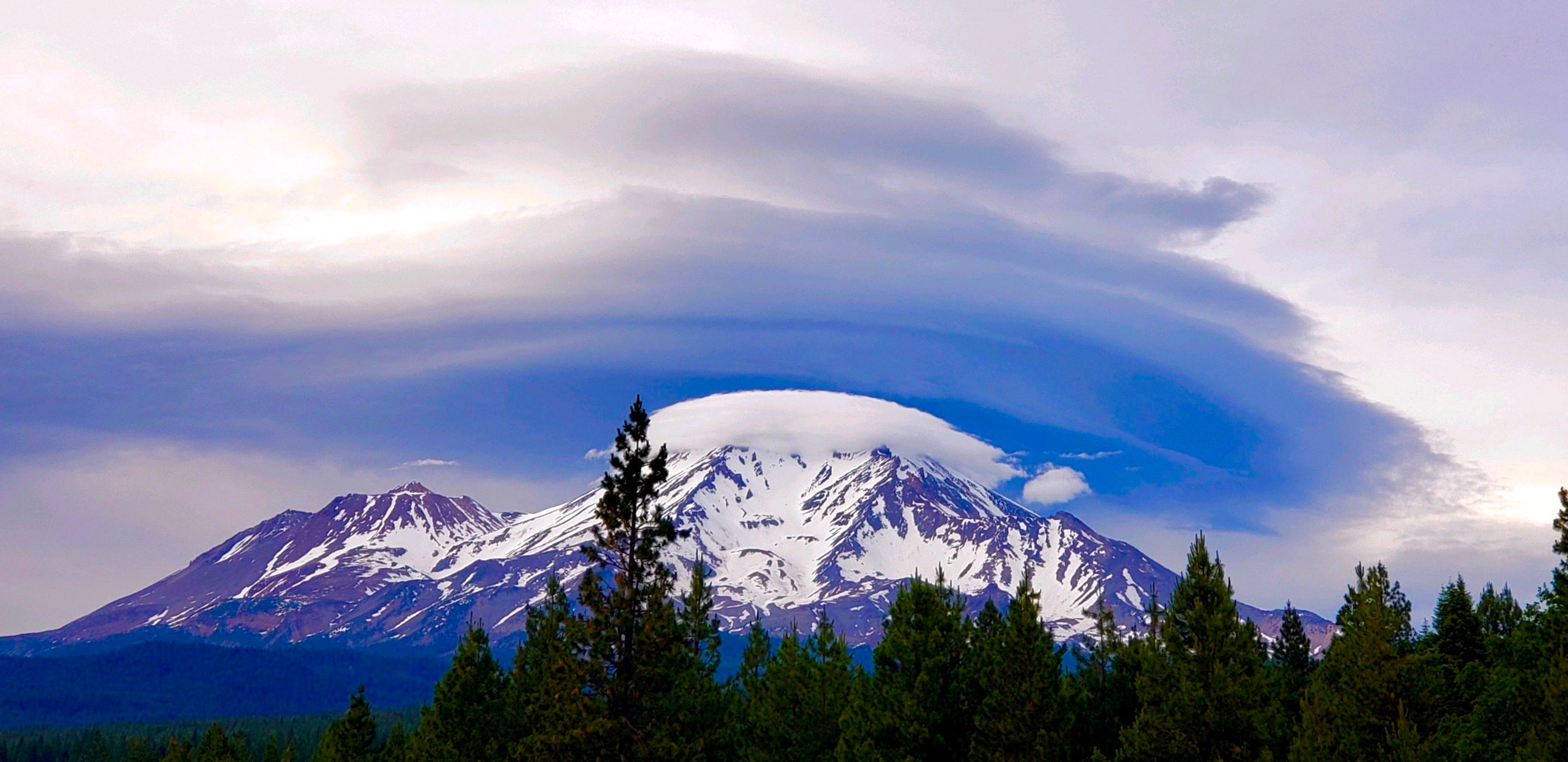 Mt. Shasta with lenticulars overhead.